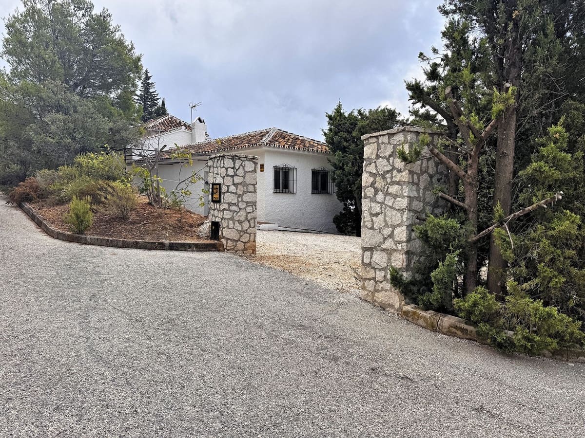 Chalet de 4 habitaciones en Valtocado en venta con piscina garaje - 895.000 € (Ref: 10134916)