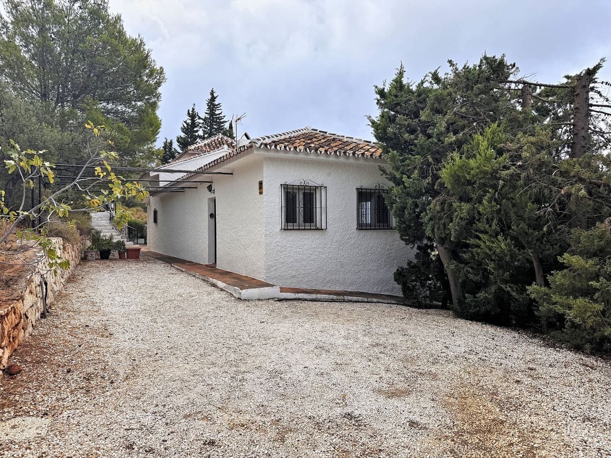 Chalet de 4 habitaciones en Valtocado en venta con piscina garaje - 895.000 € (Ref: 10134916)
