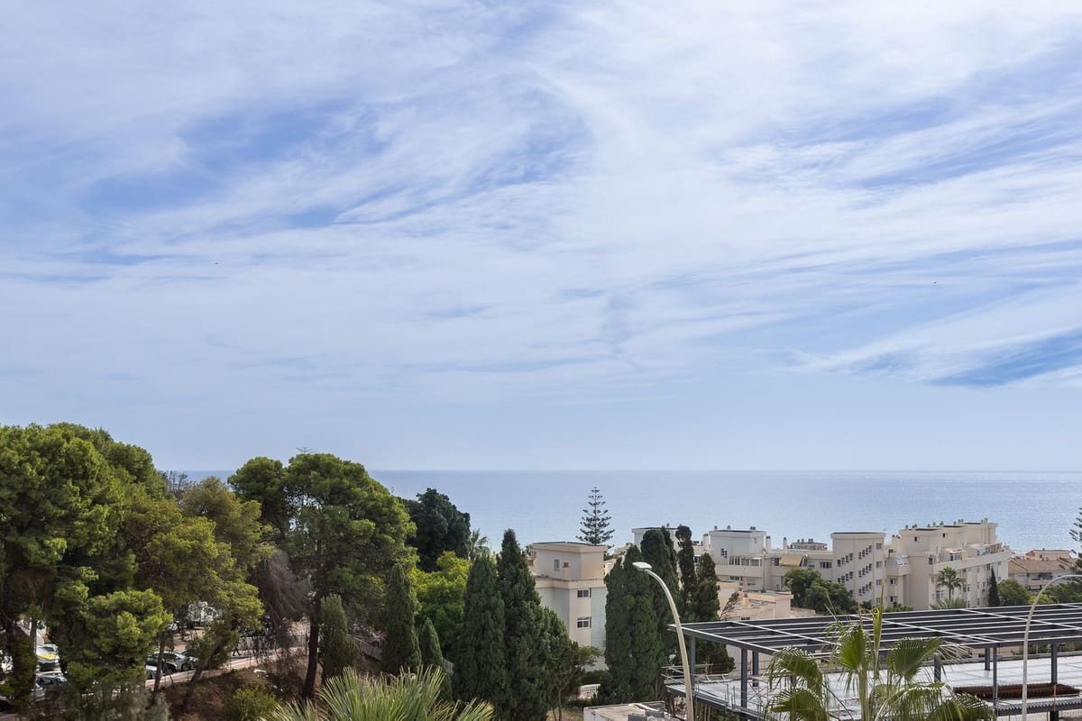 2 soveværelse Strandlejlighed til salg i Torremolinos med swimmingpool garage - € 445.000 (Ref: 10148253)