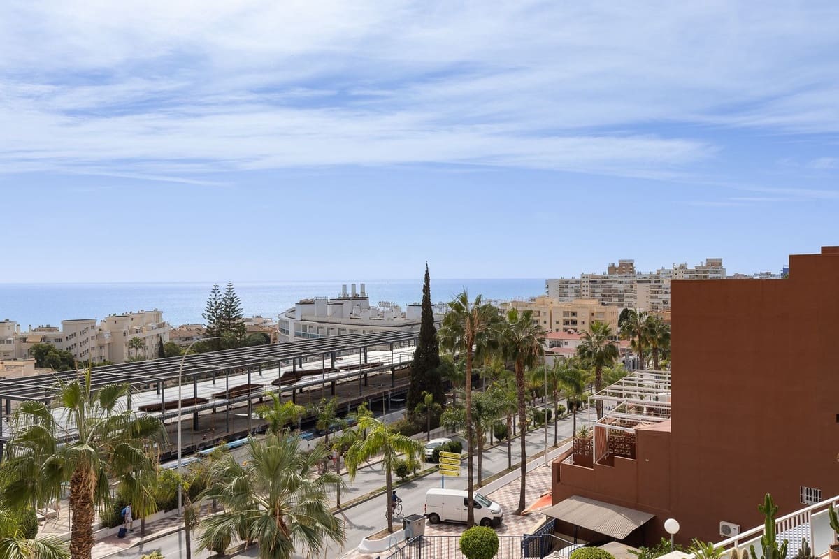 2 soveværelse Strandlejlighed til salg i Torremolinos med swimmingpool garage - € 445.000 (Ref: 10148253)