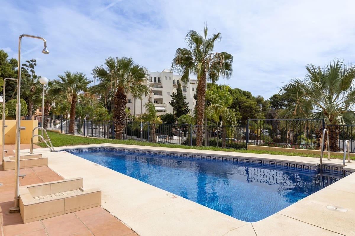 2 soveværelse Strandlejlighed til salg i Torremolinos med swimmingpool garage - € 445.000 (Ref: 10148253)