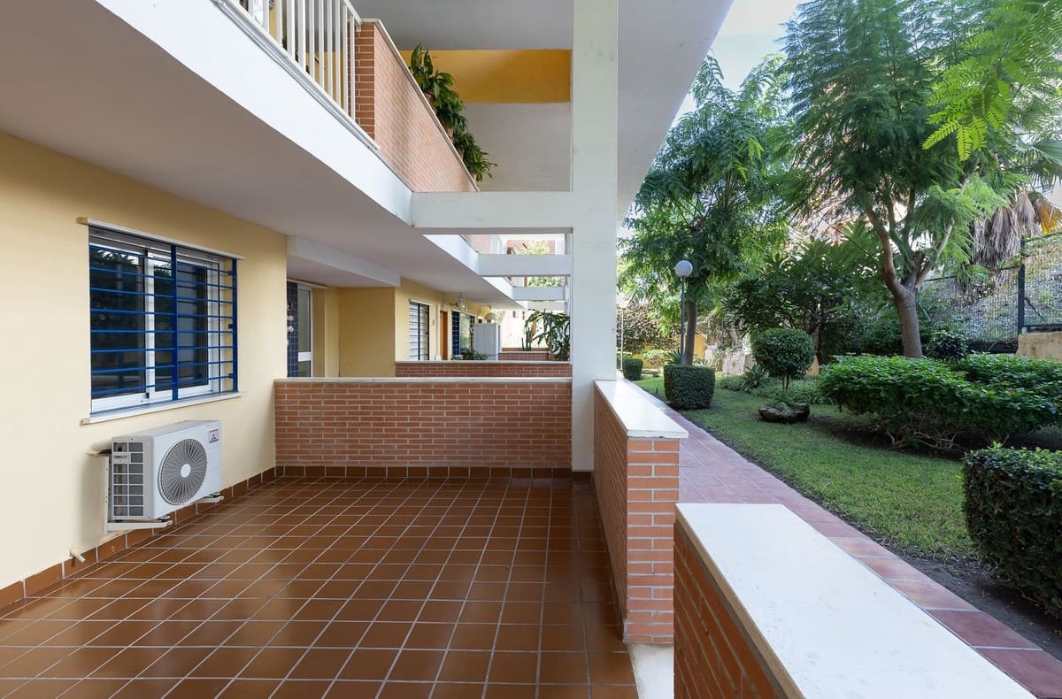 2 soveværelse Strandlejlighed til salg i Torremolinos med swimmingpool garage - € 445.000 (Ref: 10148253)