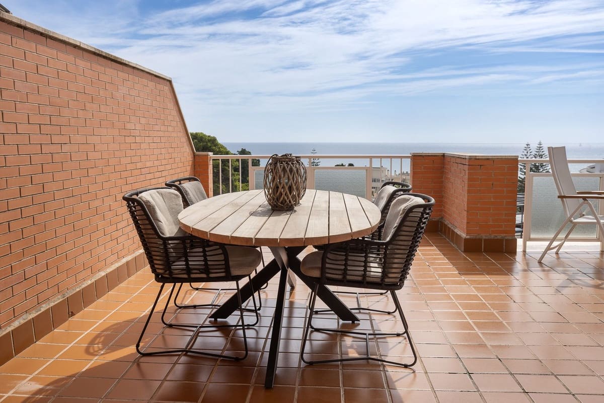 2 soveværelse Strandlejlighed til salg i Torremolinos med swimmingpool garage - € 445.000 (Ref: 10148253)
