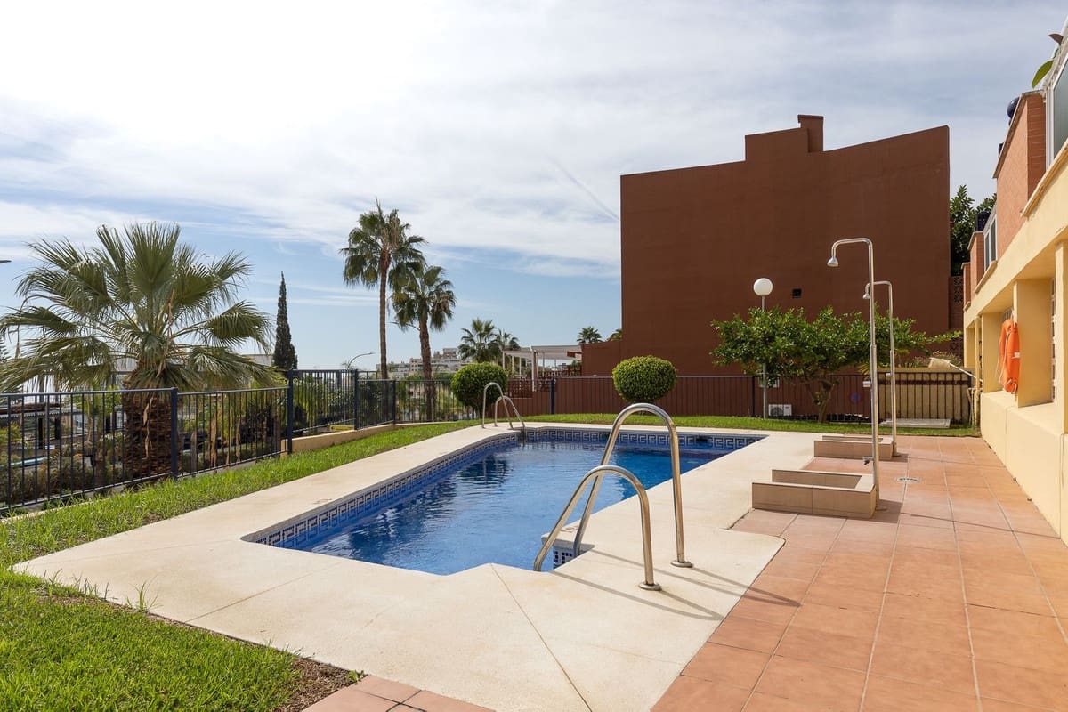 2 soveværelse Strandlejlighed til salg i Torremolinos med swimmingpool garage - € 445.000 (Ref: 10148253)