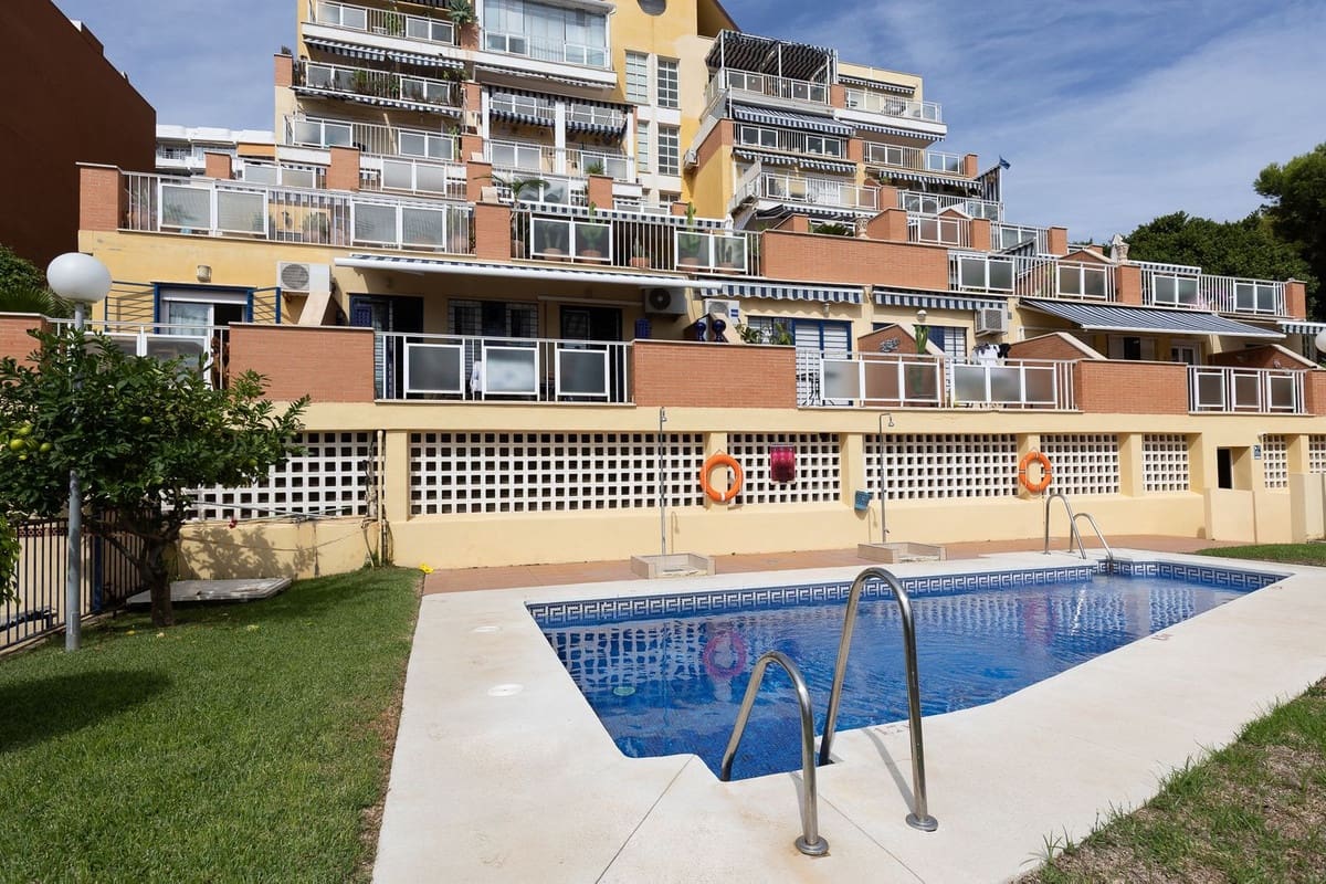 2 soveværelse Strandlejlighed til salg i Torremolinos med swimmingpool garage - € 445.000 (Ref: 10148253)