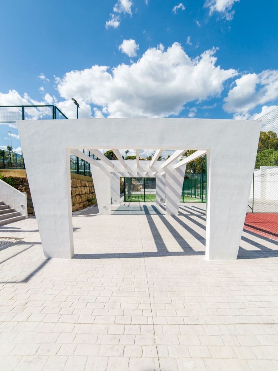 Apartamento de 3 habitaciones en Estepona en venta con piscina garaje - 595.400 € (Ref: 7416440)