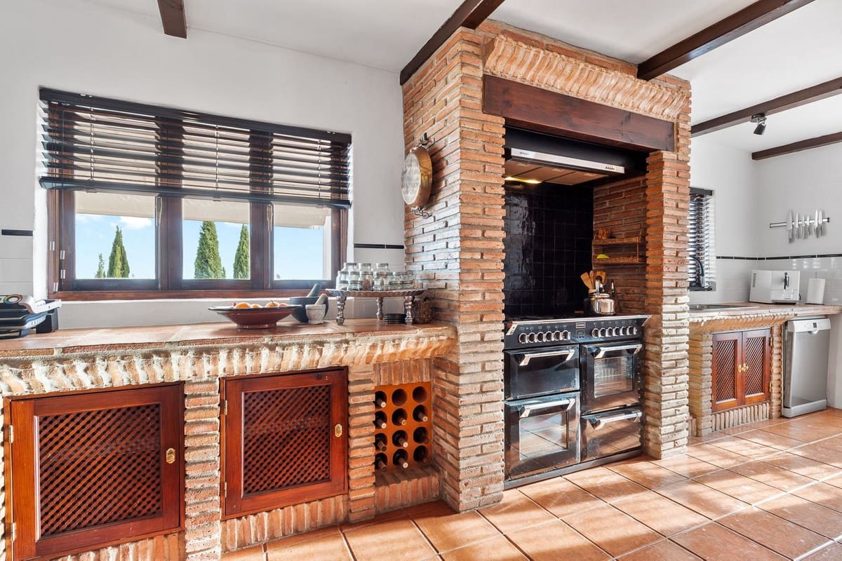 6 soveværelse Finca/Landehus til salg i Casarabonela - € 1.080.000 (Ref: 7867448)