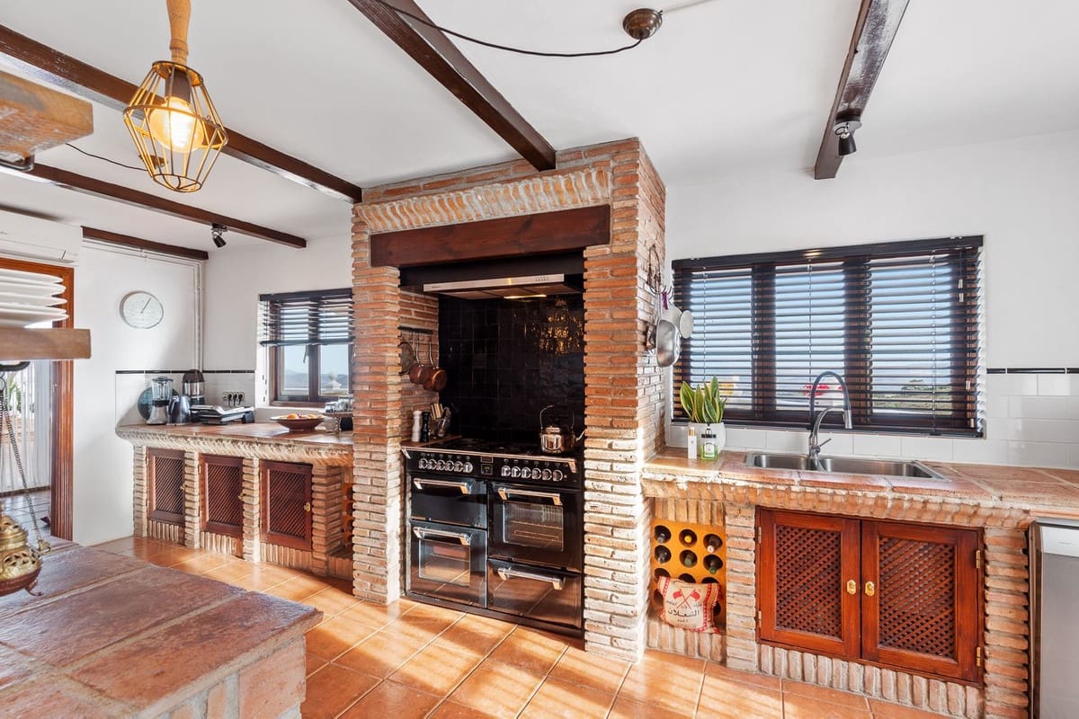 6 soveværelse Finca/Landehus til salg i Casarabonela - € 1.080.000 (Ref: 7867448)