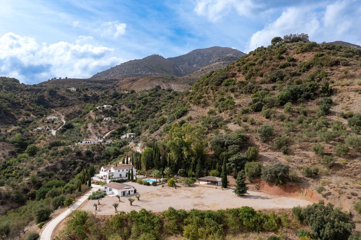 6 soveværelse Finca/Landehus til salg i Casarabonela - € 1.080.000 (Ref: 7867448)