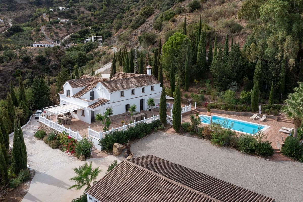 6 soveværelse Finca/Landehus til salg i Casarabonela med swimmingpool garage - € 1.080.000 (Ref: 8098027)