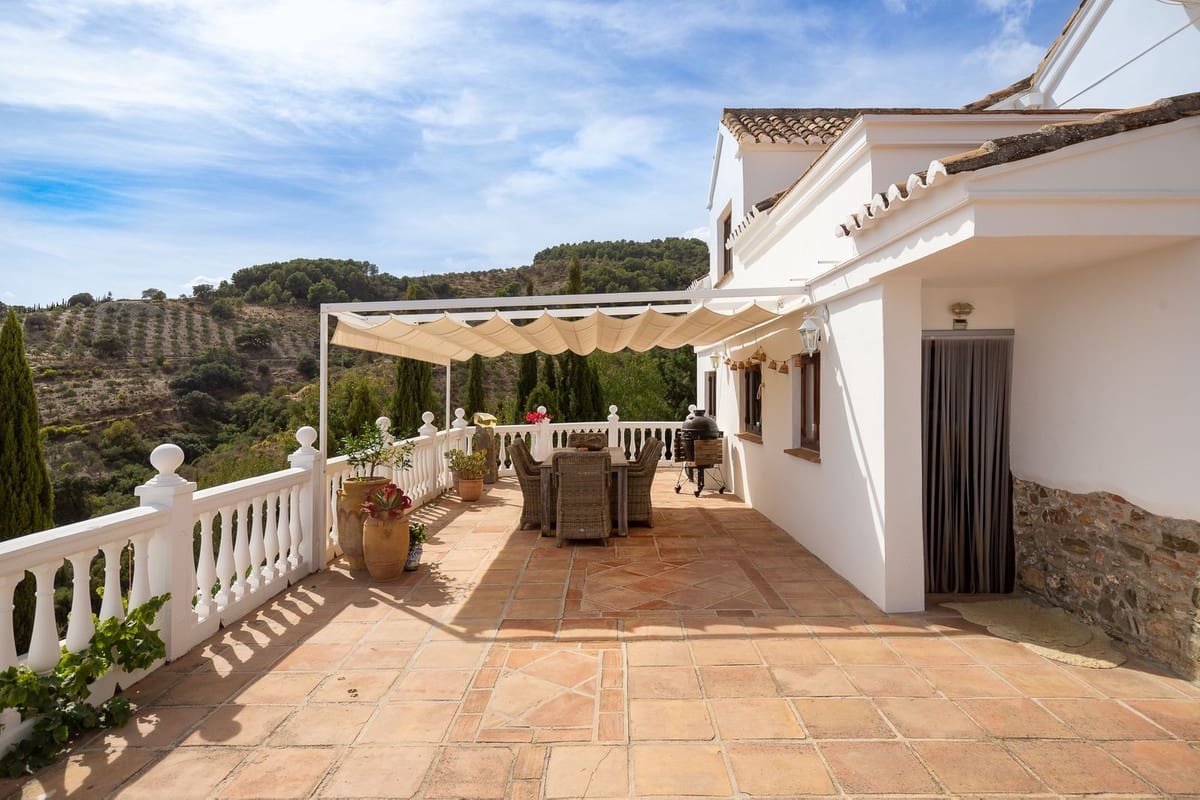 6 soveværelse Finca/Landehus til salg i Casarabonela med swimmingpool garage - € 1.080.000 (Ref: 8098027)