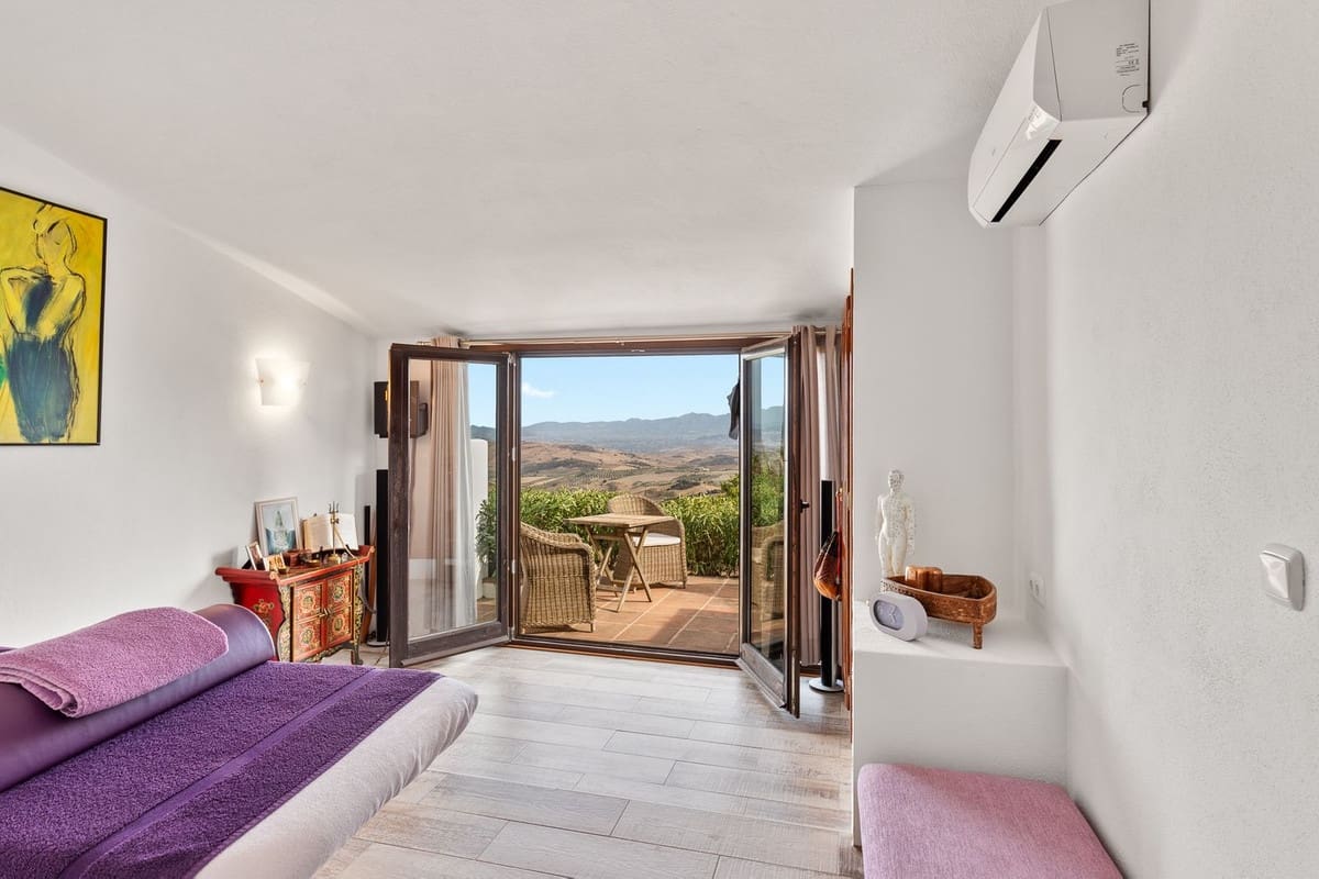 6 soveværelse Finca/Landehus til salg i Casarabonela med swimmingpool garage - € 1.080.000 (Ref: 8098027)