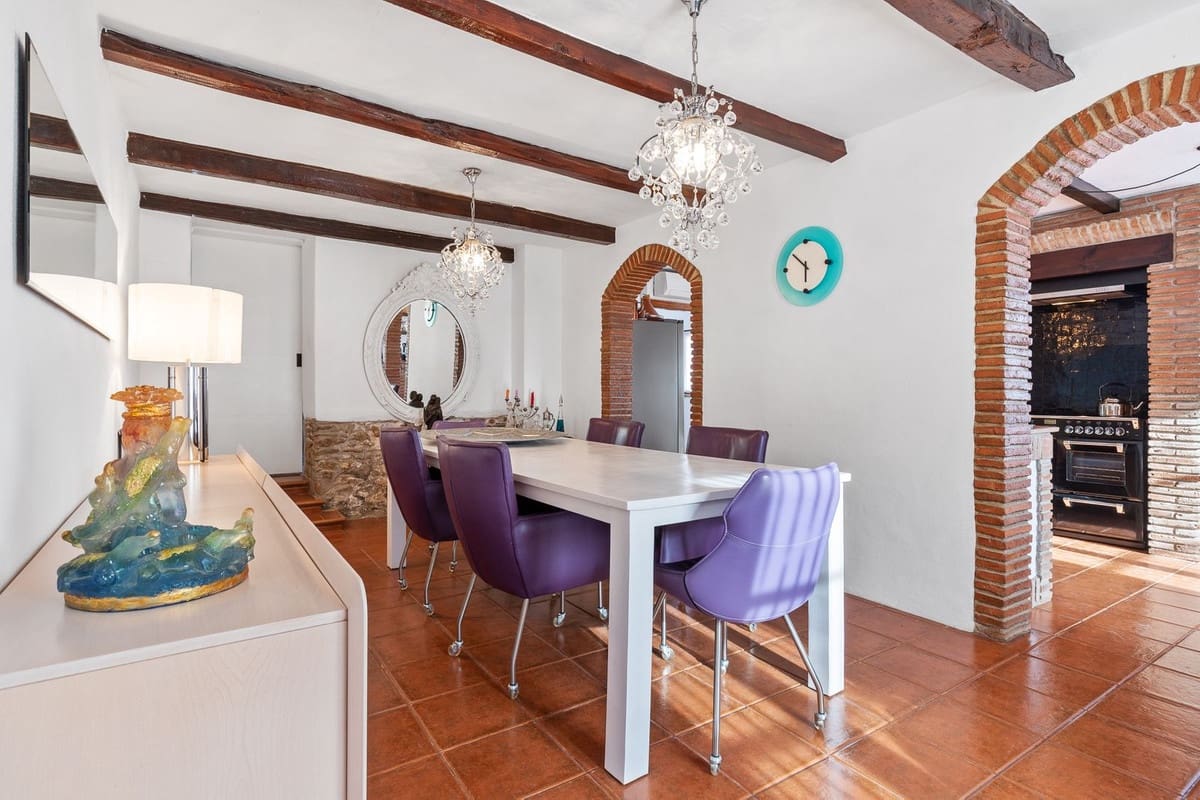 6 soveværelse Finca/Landehus til salg i Casarabonela med swimmingpool garage - € 1.080.000 (Ref: 8098027)