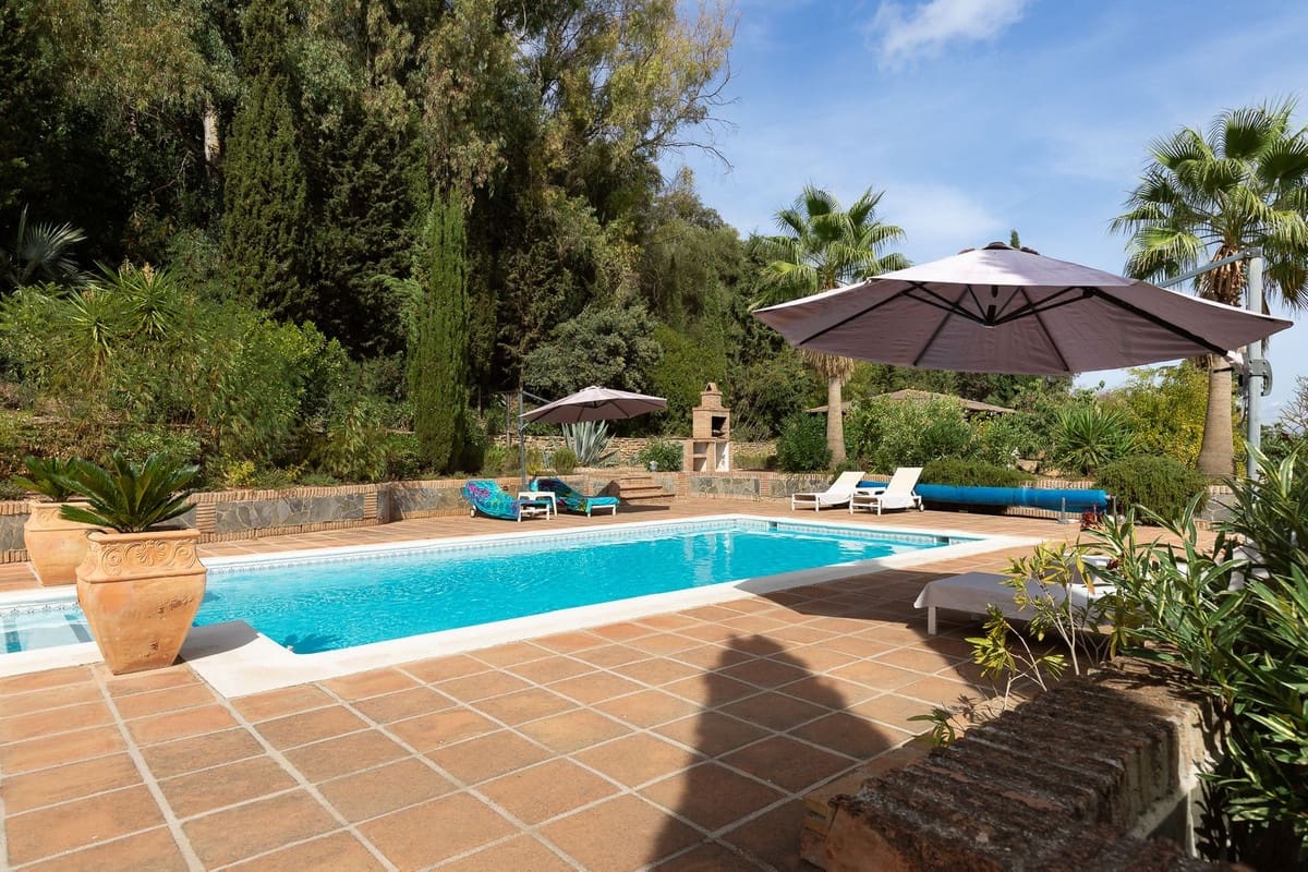 6 soveværelse Finca/Landehus til salg i Casarabonela med swimmingpool garage - € 1.080.000 (Ref: 8098027)