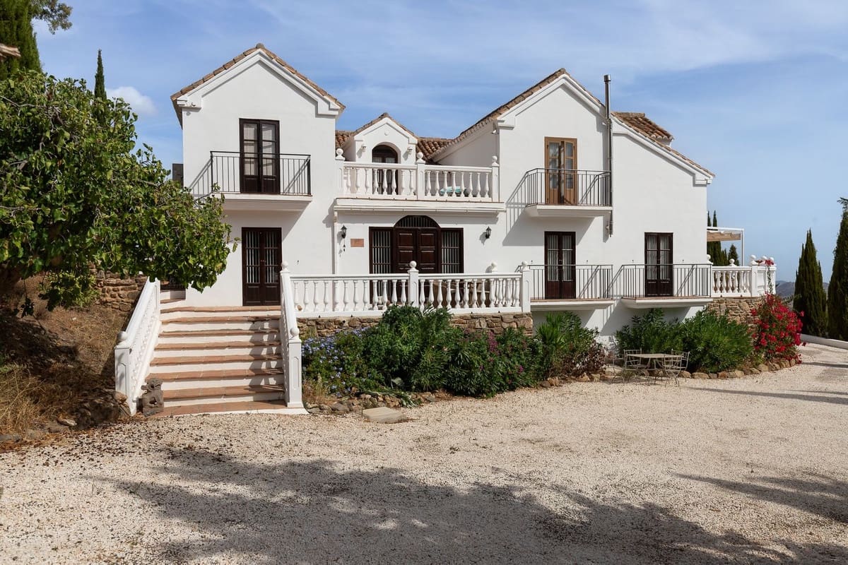 6 soveværelse Finca/Landehus til salg i Casarabonela med swimmingpool garage - € 1.080.000 (Ref: 8098027)