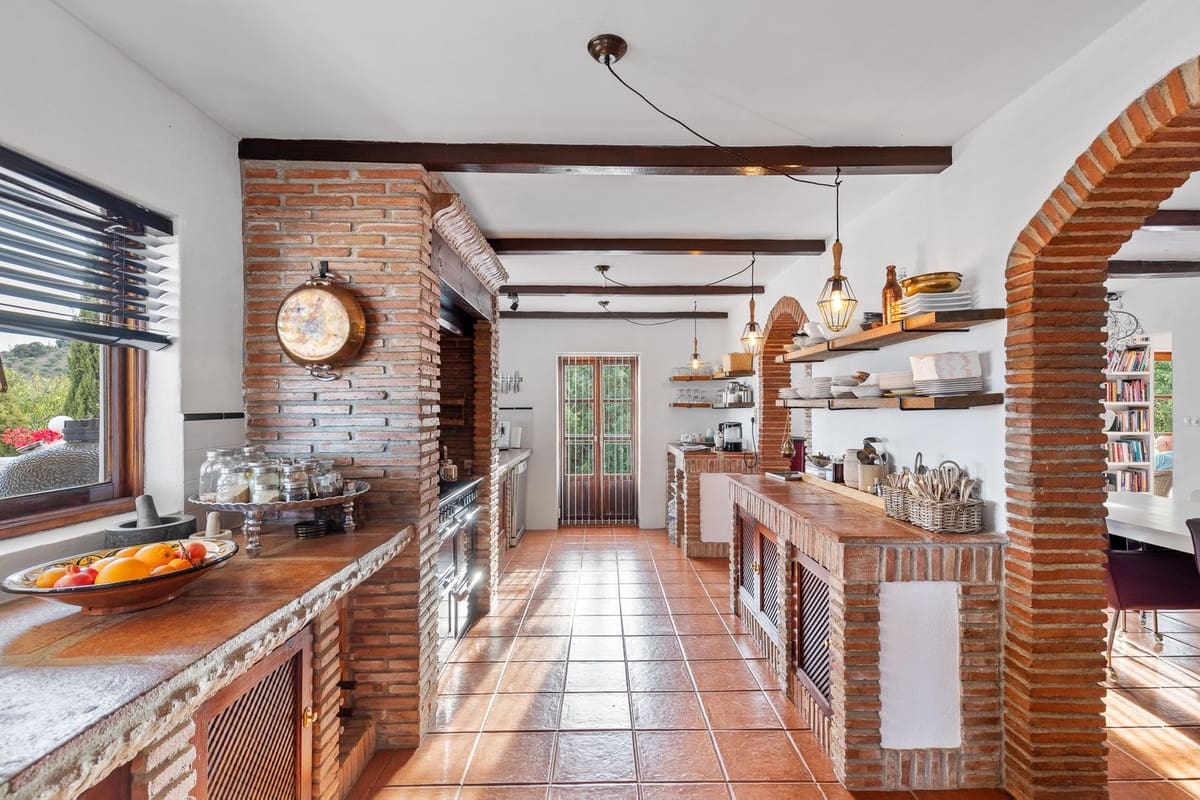 6 soveværelse Finca/Landehus til salg i Casarabonela med swimmingpool garage - € 1.080.000 (Ref: 8098027)