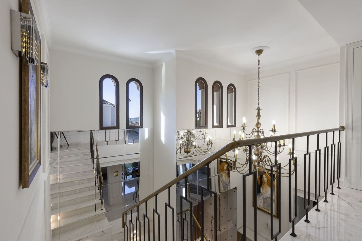6 bedroom Villa for sale in Mijas Golf with garage - € 2,300,000 (Ref: 8644094)