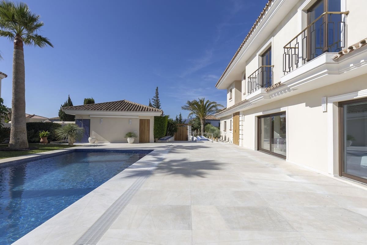 6 bedroom Villa for sale in Mijas Golf with garage - € 2,300,000 (Ref: 8644094)