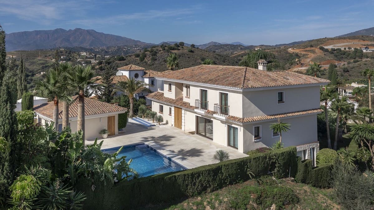 6 bedroom Villa for sale in Mijas Golf with garage - € 2,300,000 (Ref: 8644094)