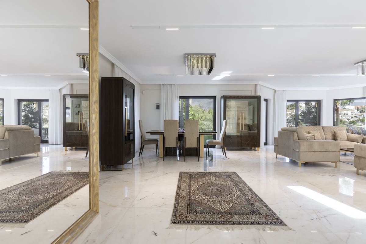 6 bedroom Villa for sale in Mijas Golf with garage - € 2,300,000 (Ref: 8644094)