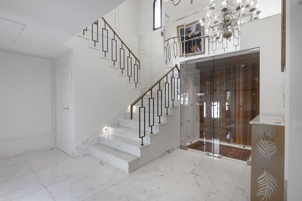 6 bedroom Villa for sale in Mijas Golf with garage - € 2,300,000 (Ref: 8644094)