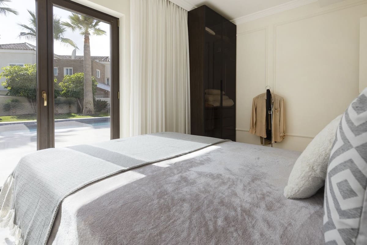 6 bedroom Villa for sale in Mijas Golf with garage - € 2,300,000 (Ref: 8644094)