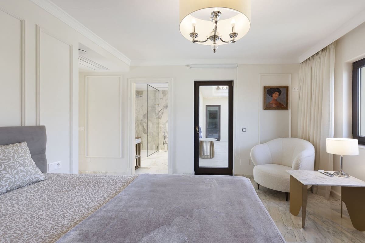 6 bedroom Villa for sale in Mijas Golf with garage - € 2,300,000 (Ref: 8644094)