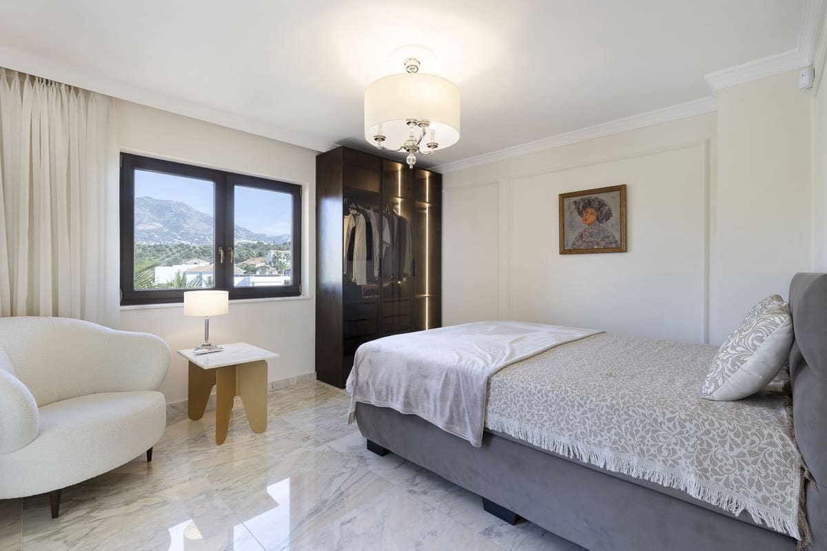 6 bedroom Villa for sale in Mijas Golf with garage - € 2,300,000 (Ref: 8644094)