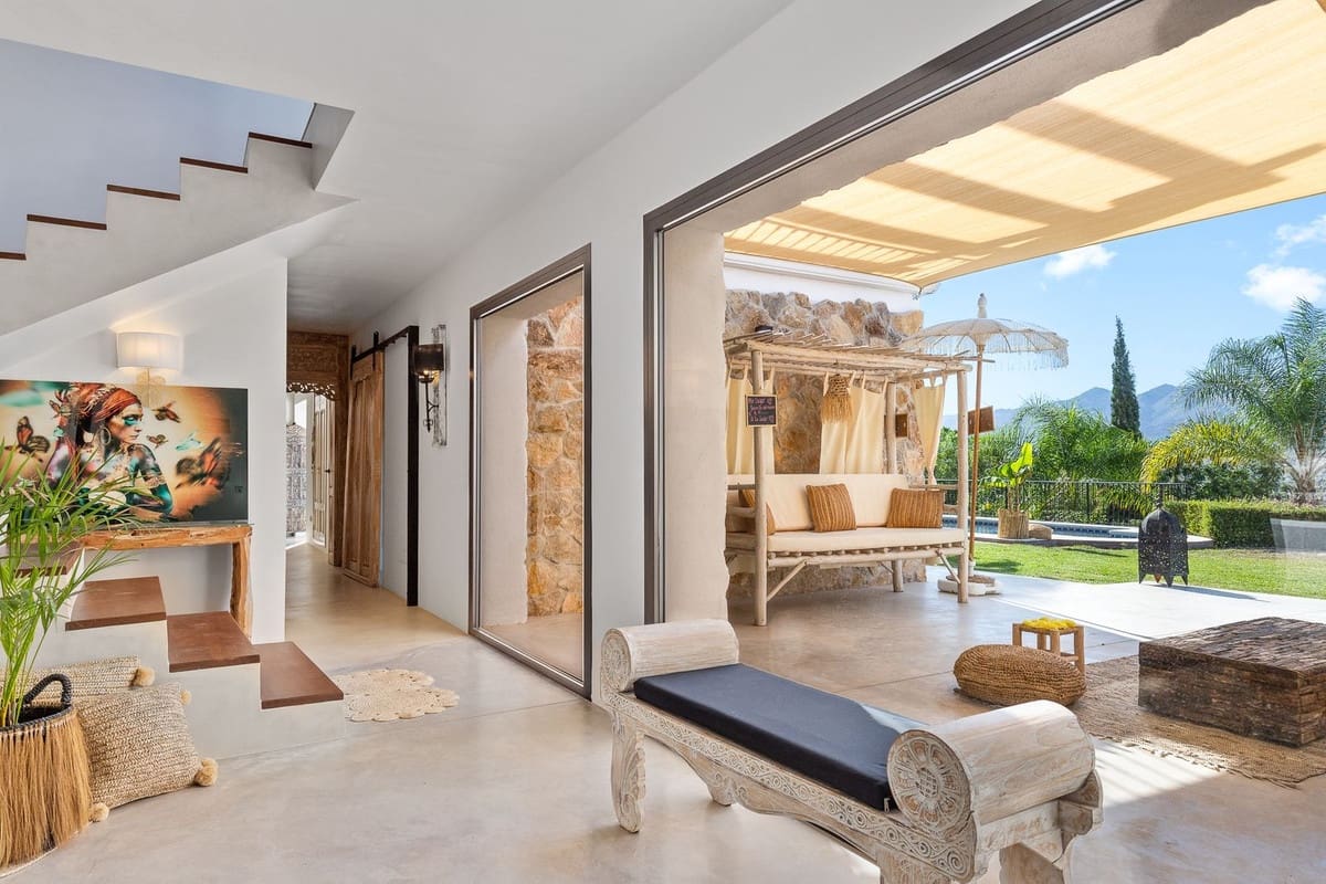 4 soveværelse Villa til salg i Alhaurin de la Torre med swimmingpool garage - € 2.000.000 (Ref: 8713833)