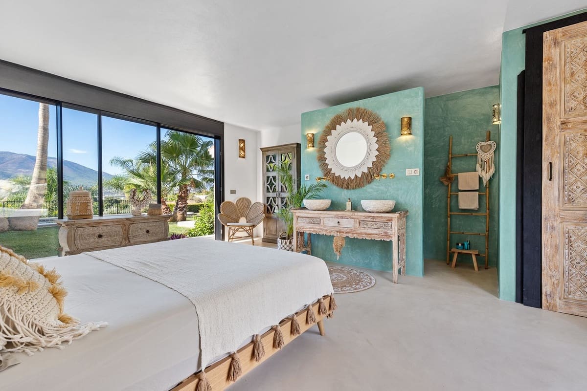 4 soveværelse Villa til salg i Alhaurin de la Torre med swimmingpool garage - € 2.000.000 (Ref: 8713833)