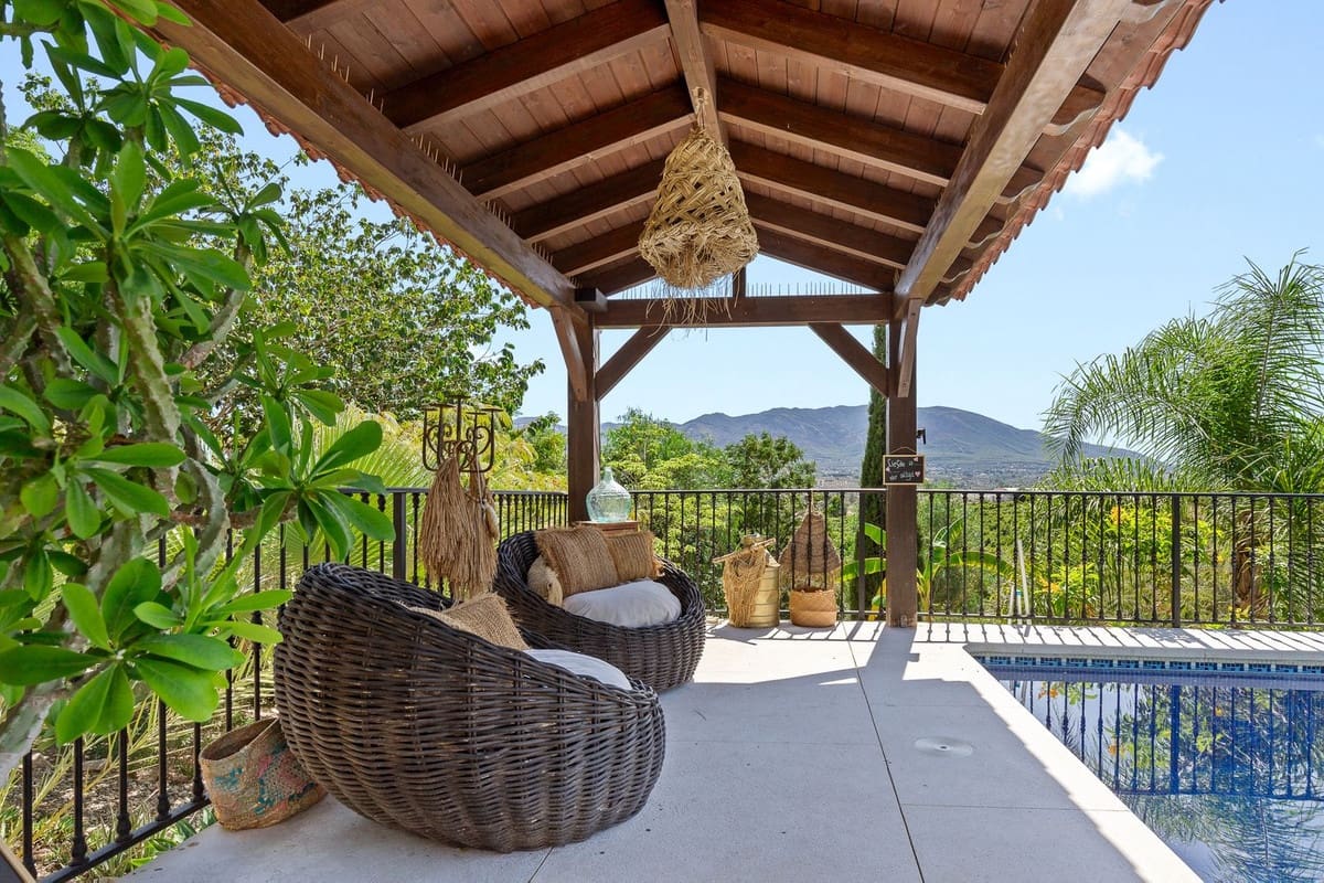 4 soveværelse Villa til salg i Alhaurin de la Torre med swimmingpool garage - € 2.000.000 (Ref: 8713833)