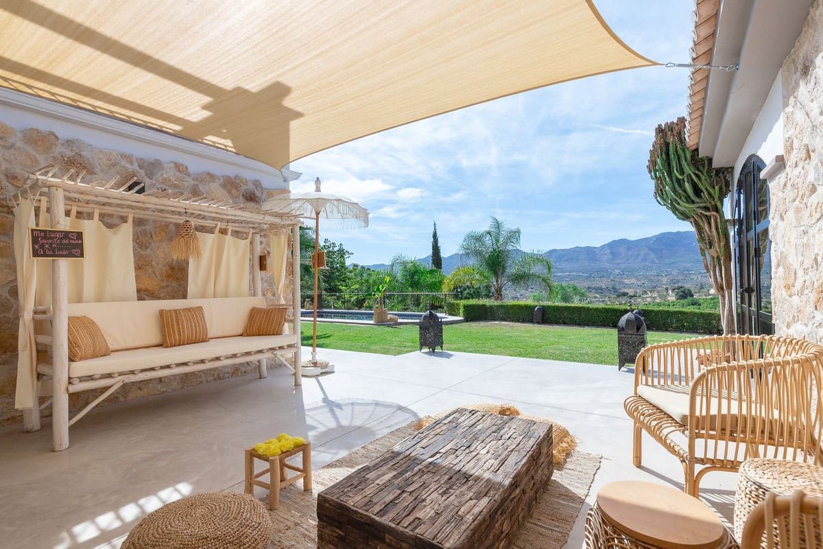 4 soverom Villa til salgs i Alhaurin el Grande med svømmebasseng garasje - € 2 000 000 (Ref: 8713834)