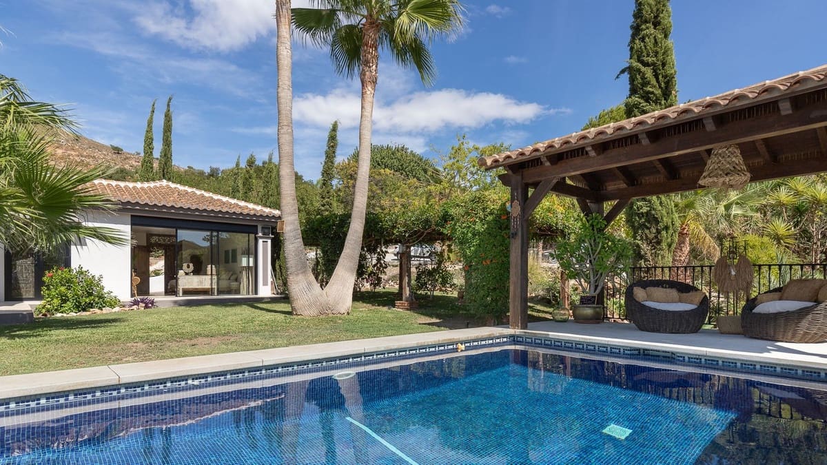 4 soverom Villa til salgs i Alhaurin el Grande med svømmebasseng garasje - € 2 000 000 (Ref: 8713834)