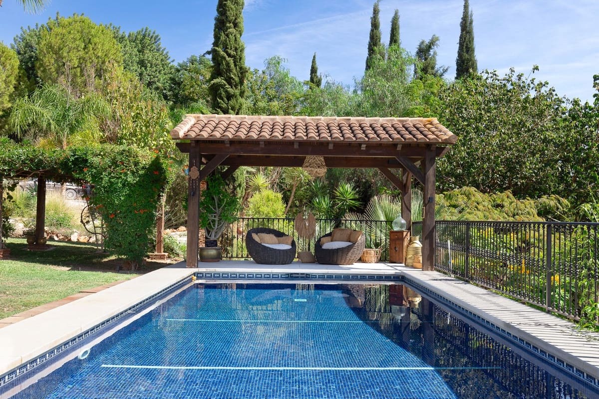 4 soverom Villa til salgs i Alhaurin el Grande med svømmebasseng garasje - € 2 000 000 (Ref: 8713834)