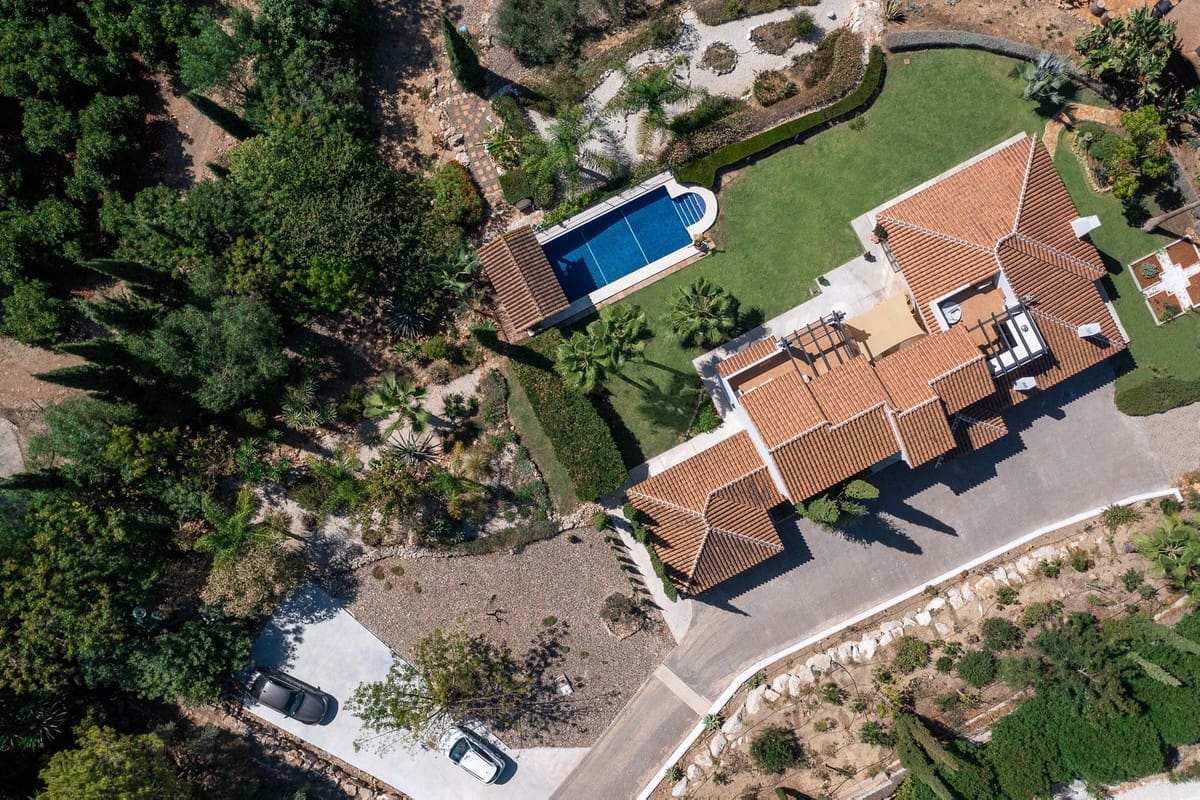 4 soverom Villa til salgs i Alhaurin el Grande med svømmebasseng garasje - € 2 000 000 (Ref: 8713834)