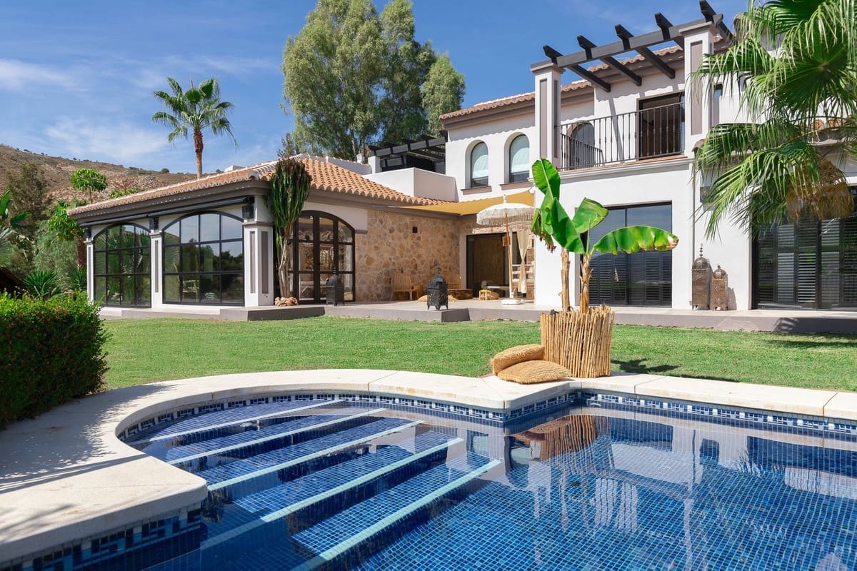 4 bedroom Villa for sale in Alhaurin el Grande with pool garage - € 1,795,000 (Ref: 8713834)
