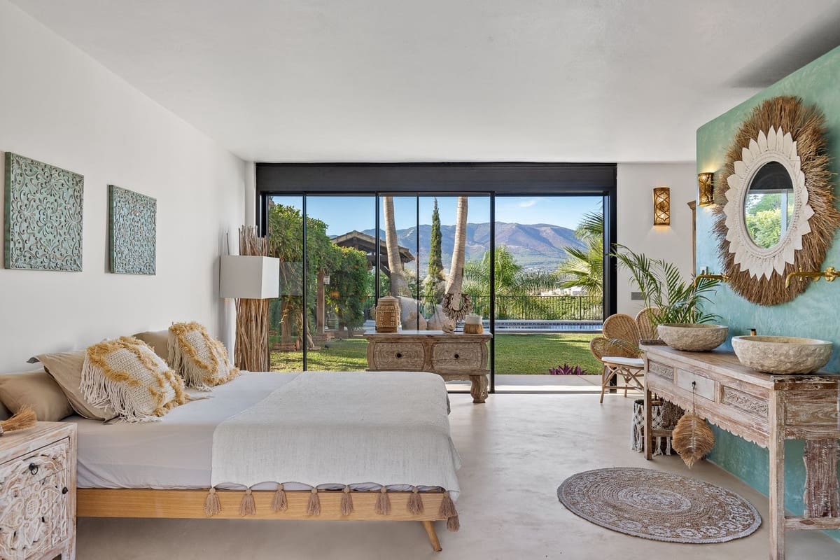 4 bedroom Villa for sale in Alhaurin el Grande with pool garage - € 1,795,000 (Ref: 8713834)