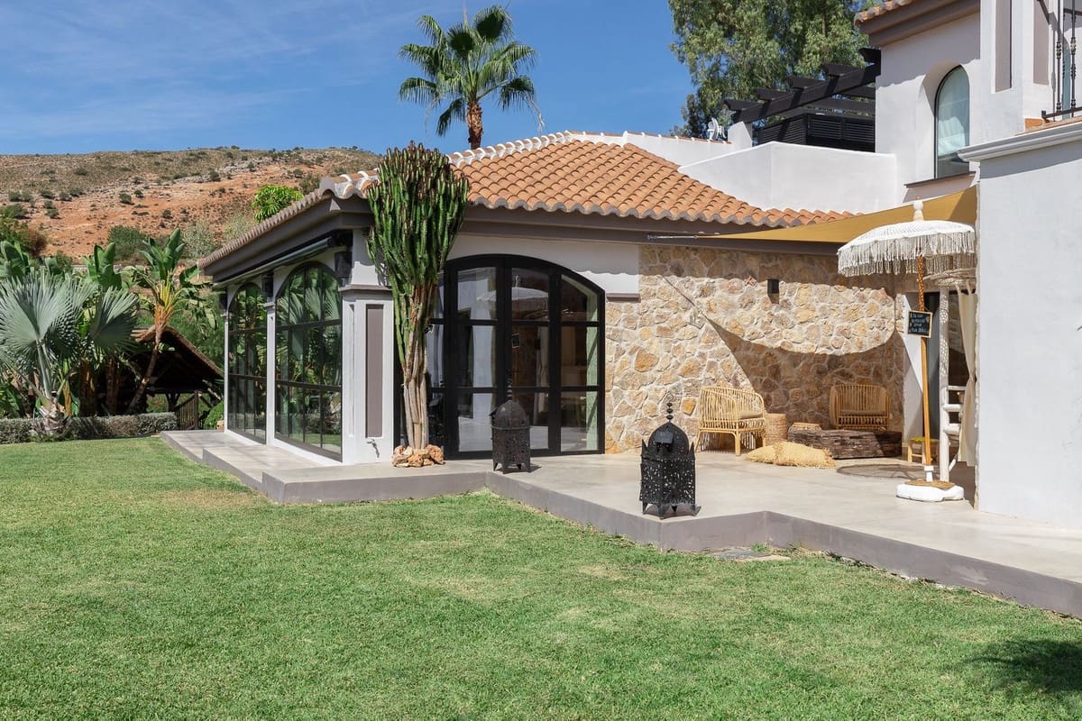 4 bedroom Villa for sale in Alhaurin el Grande with pool garage - € 1,795,000 (Ref: 8713834)