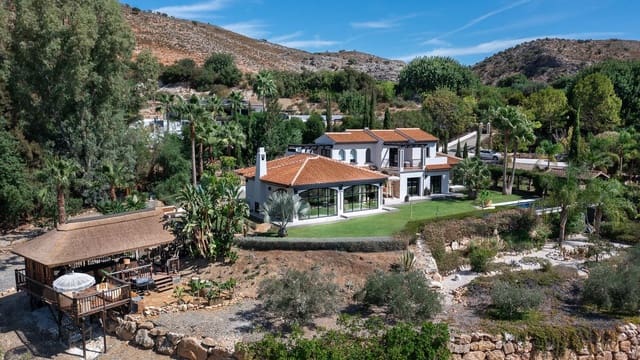 4 soverom Villa til salgs i Alhaurín el Grande med svømmebasseng garasje - € 1 795 000 (Ref: 8713834)