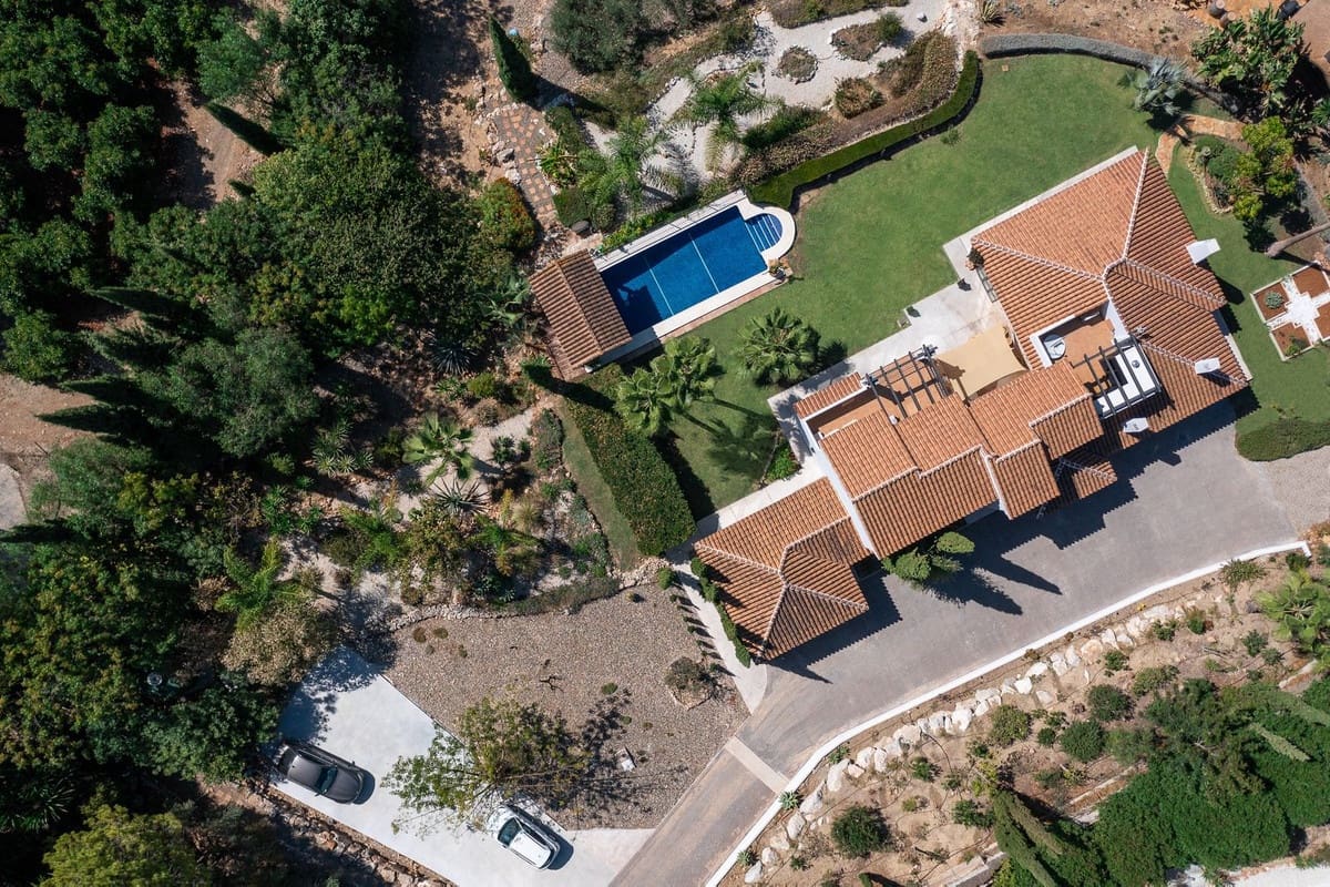 4 bedroom Villa for sale in Alhaurin el Grande with pool garage - € 1,795,000 (Ref: 8713834)