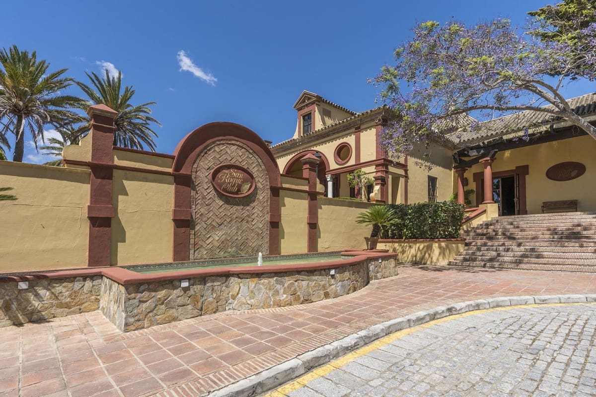 2 Zimmer Apartment zu verkaufen in Sotogrande mit Pool Garage - 405.000 € (Ref: 8738545)