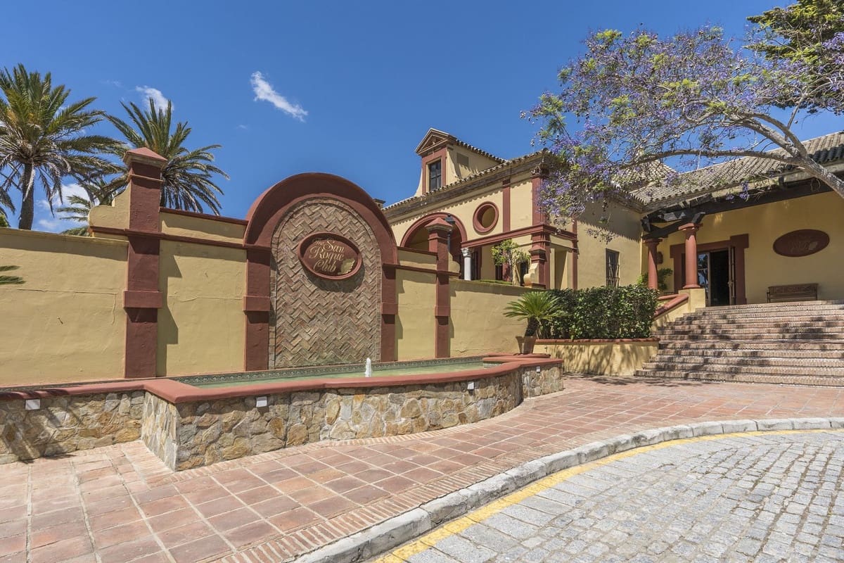 2 makuuhuone Huoneisto myytävänä paikassa Sotogrande mukana uima-altaan 
autotalli - 405 000 € (Ref: 8738545)