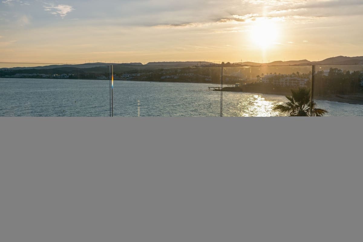 Chalet de 3 habitaciones en Estepona en venta con piscina garaje - 2.310.000 € (Ref: 8806728)