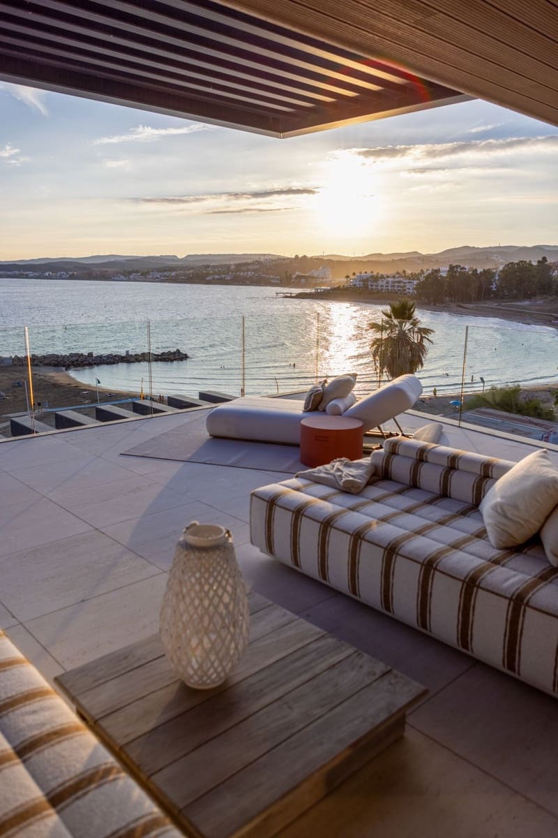 3 makuuhuone Huvila myytävänä paikassa Estepona mukana uima-altaan 
autotalli - 2 310 000 € (Ref: 8806728)