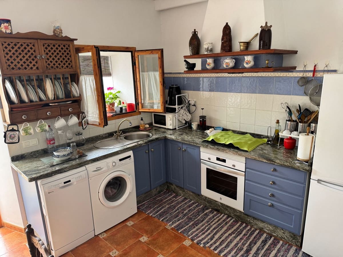 4 makuuhuone Omakotitalo myytävänä paikassa Alora - 399 000 € (Ref: 9064576)