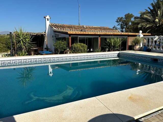 2 soveværelse Finca/Landehus til salg i Alhaurín el Grande med swimmingpool garage - € 349.000 (Ref: 9227329)
