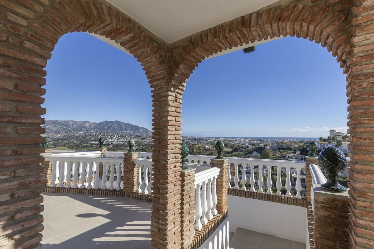 3 bedroom Villa for sale in Mijas with pool garage - € 949,000 (Ref: 9425378)