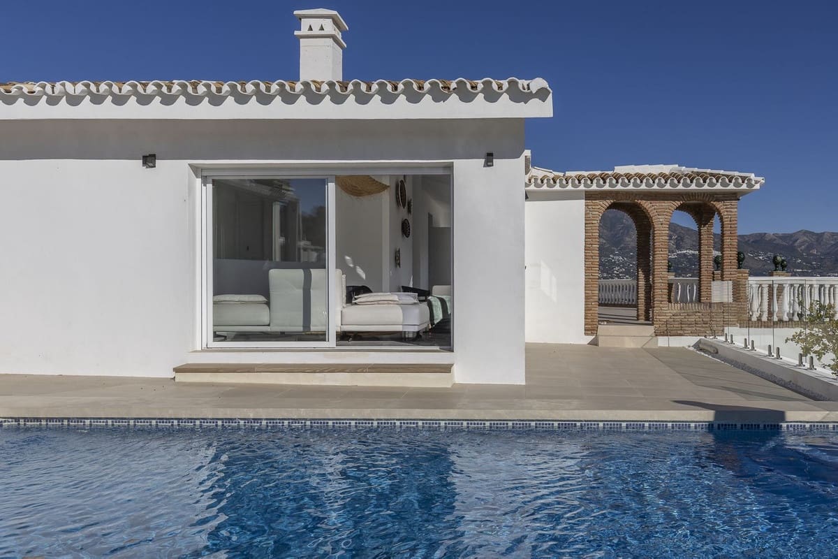 3 bedroom Villa for sale in Mijas with pool garage - € 949,000 (Ref: 9425378)