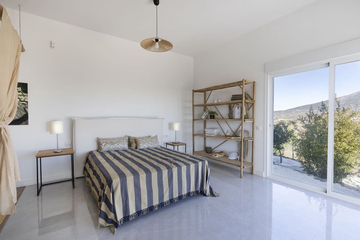 3 bedroom Villa for sale in Mijas with pool garage - € 949,000 (Ref: 9425378)