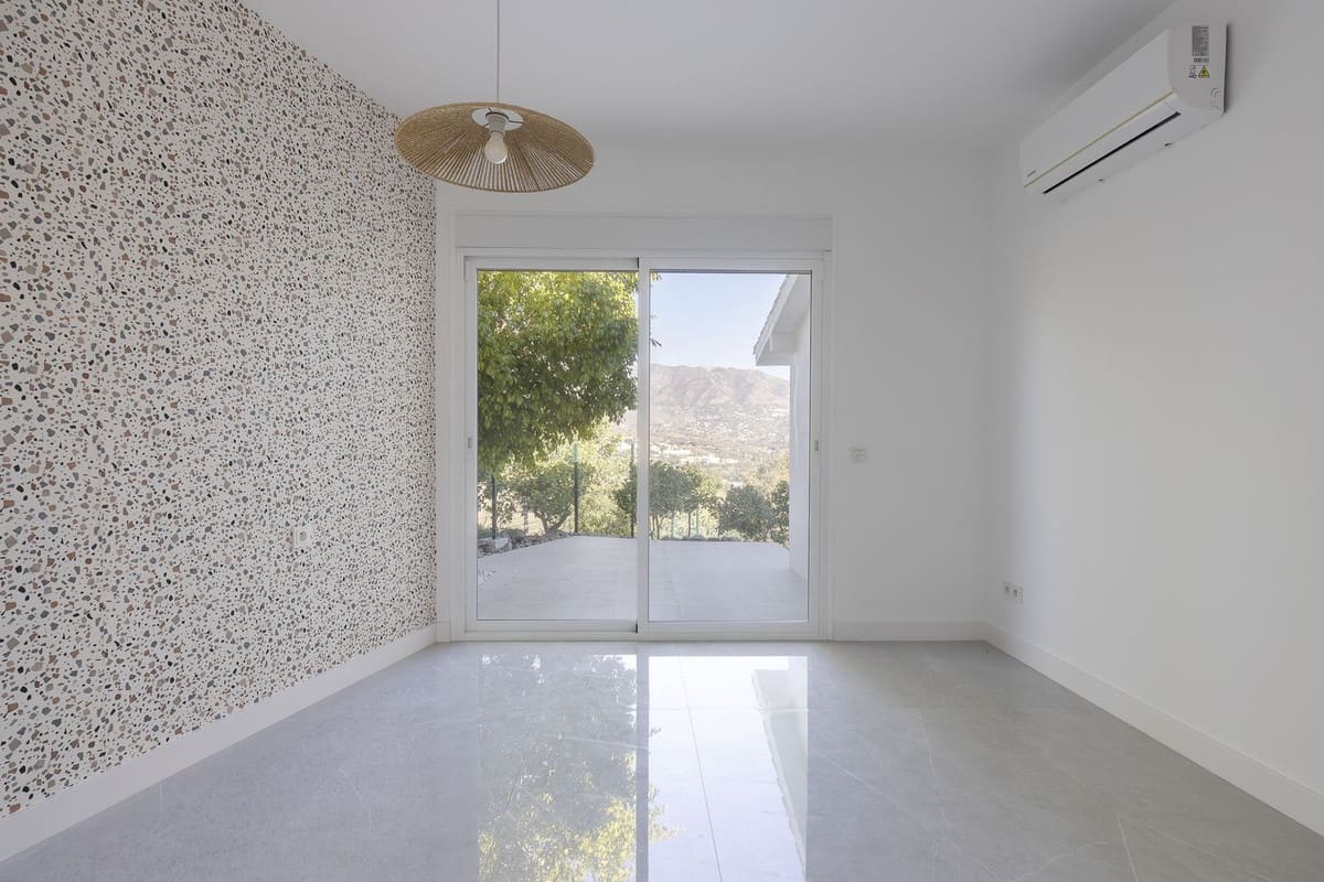 3 bedroom Villa for sale in Mijas with pool garage - € 949,000 (Ref: 9425378)